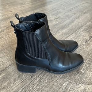 Anne Klein Black Boots Size 9. Full zip side. Worn once.